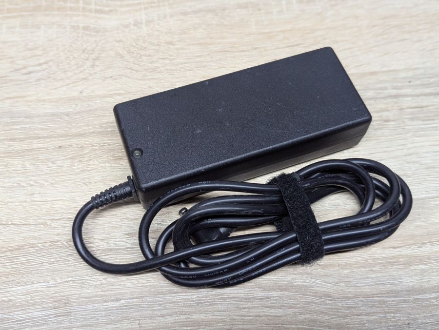 Б/В Блок живлення Bestec NA9002WBB,90 Вт,19В,4.74 А,5.5x 2.5мм [ProductHub SKU NA9002WBB]