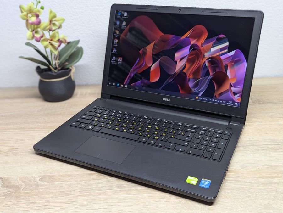 Ноутбук Б/В Dell Inspiron 3543, Intel Core i5-5200U, DDR3 8 GB, SSD 128GB, NVIDIA GeForce 920M 2Gb, 15.6"