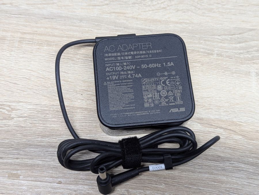 Б/В Блок живлення ASUS ADP-90YD D,90 Вт,19 В,4.74 А,5.5 x 2.5 мм