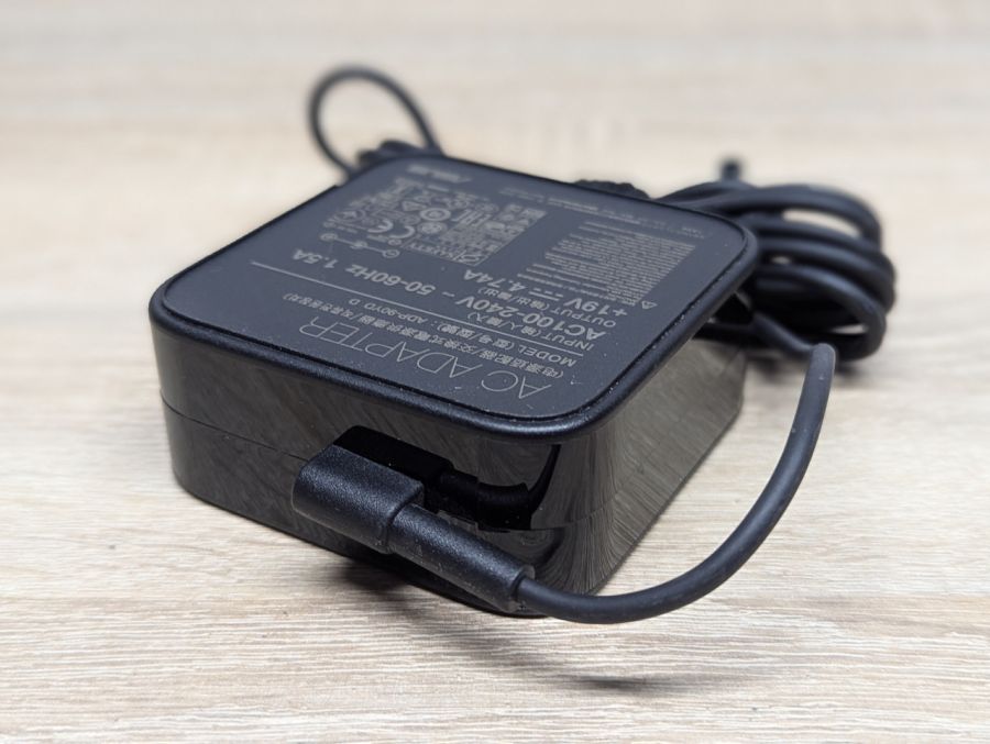 Б/В Блок живлення ASUS ADP-90YD D,90 Вт,19 В,4.74 А,5.5 x 2.5 мм