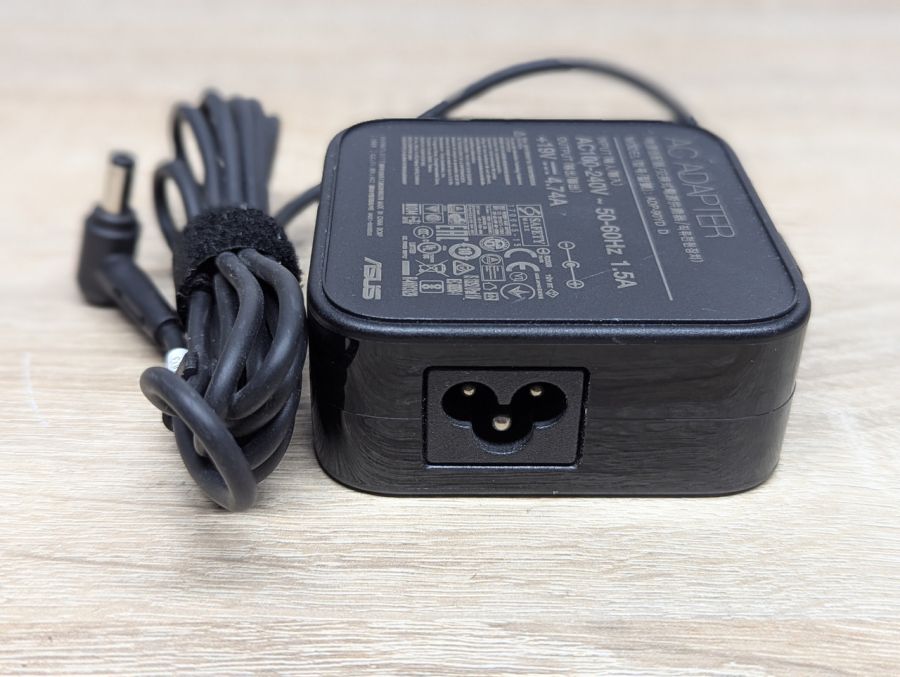 Б/В Блок живлення ASUS ADP-90YD D,90 Вт,19 В,4.74 А,5.5 x 2.5 мм