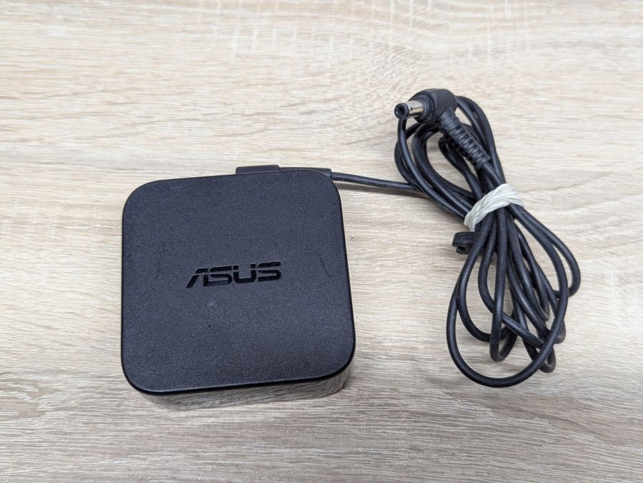 Б/В Блок живлення ASUS ADP-65CD B,65 Вт,19 В,3.42 A,5.5 мм x 2.5 мм