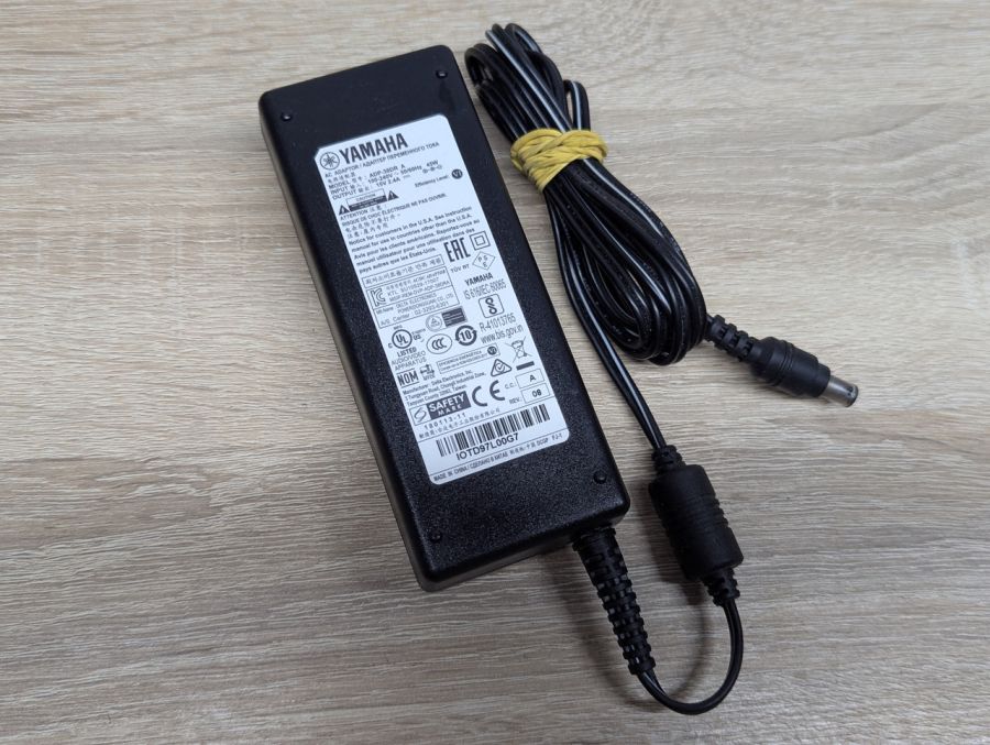 Б/В Блок живлення Yamaha PA-300C,45 Вт,16В, 2.4А,6.3 х 4.0 мм з голкою