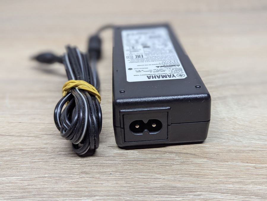 Б/В Блок живлення Yamaha PA-300C,45 Вт,16В, 2.4А,6.3 х 4.0 мм з голкою