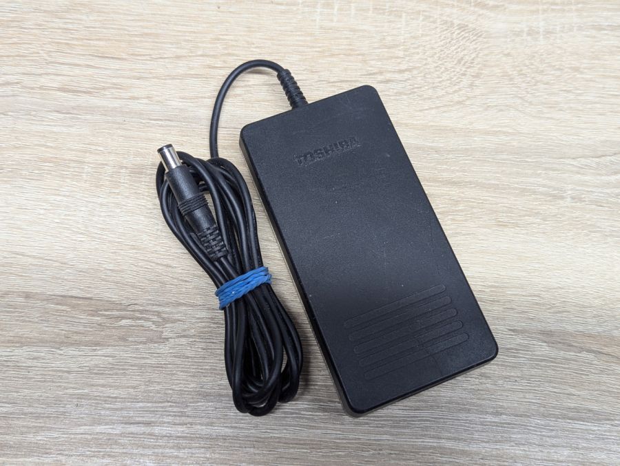Б/В Блок живлення Toshiba PA2450U,45W, 15V, 3A.А,6.3x3.0 мм