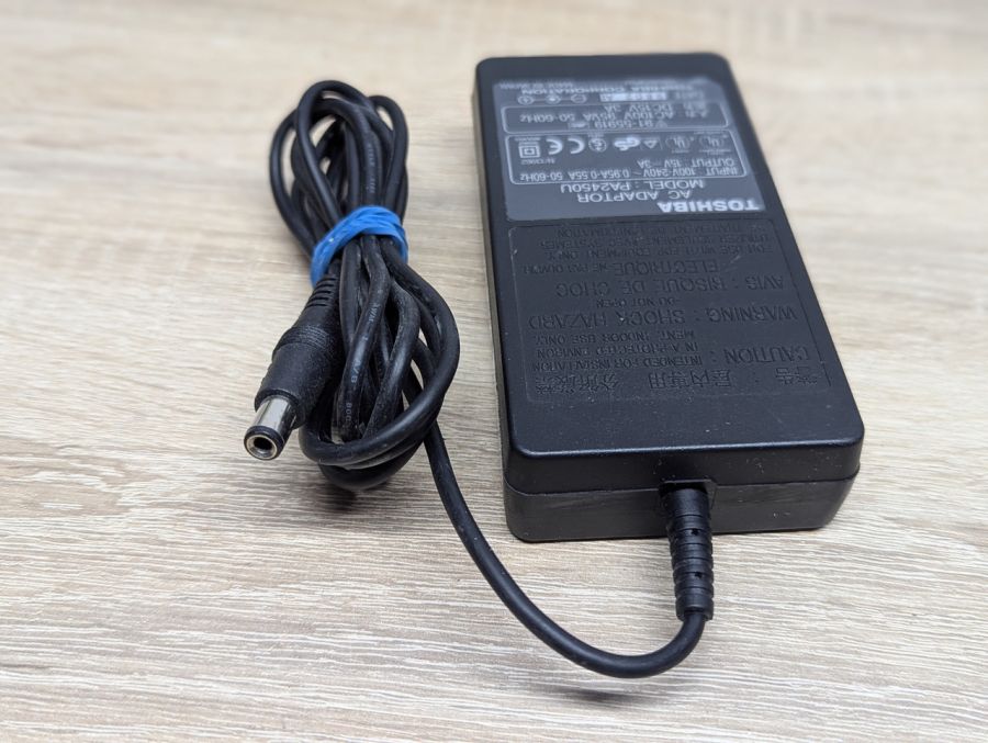 Б/В Блок живлення Toshiba PA2450U,45W, 15V, 3A.А,6.3x3.0 мм