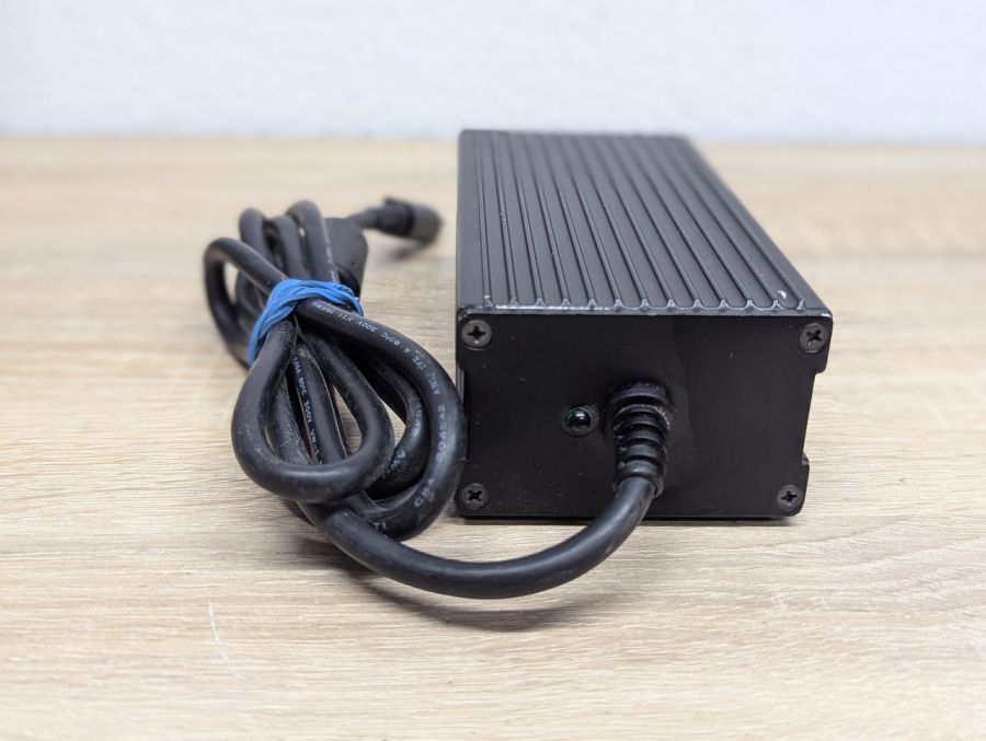Б/В Автомобільний адаптер живлення Rugged Notebooks BSD-90A,90 Вт,19 В, 4.74 А,4 pin