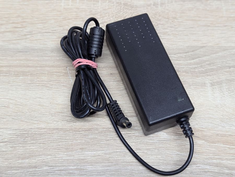 Б/В Блок живлення Leader Electronics NU40-2120333-13,12В,3.33А,40 Вт,5.5x2.5 мм
