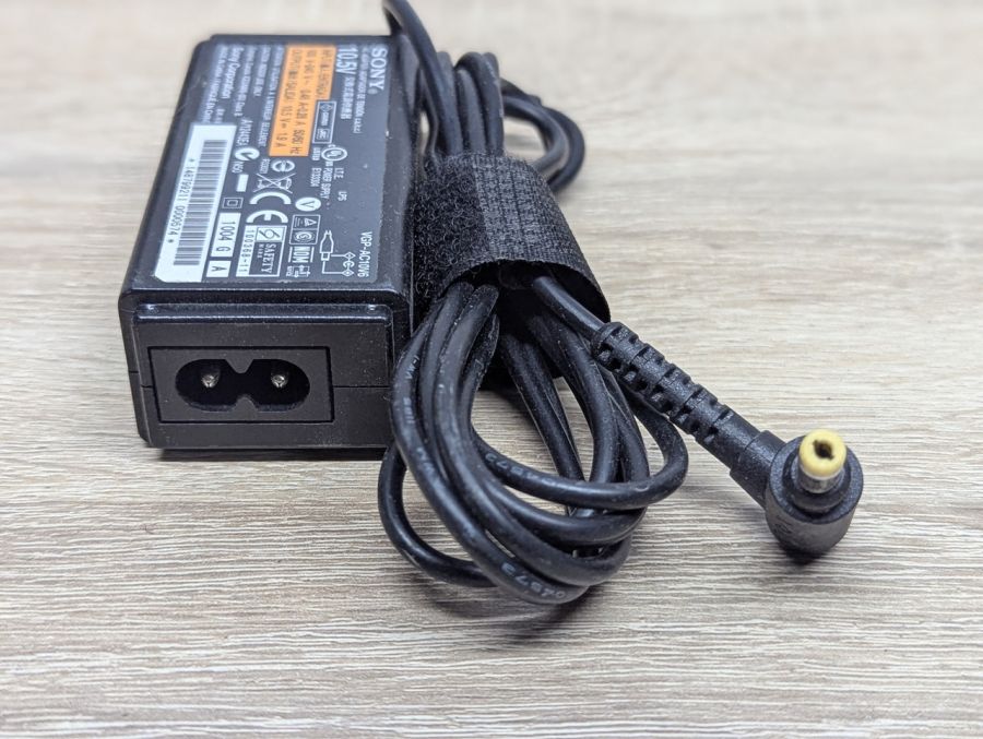 Б/В Блок живлення Sony VGP-AC10V6,20 Вт,10.5 В,1.9 А,4.8 мм х 1.7 мм