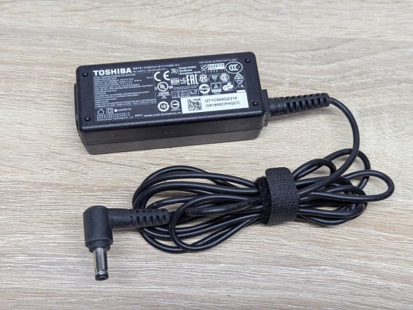 Б/В Блок живлення Toshiba 45 Вт,19 В,2.37 А,5.5x2.5 мм