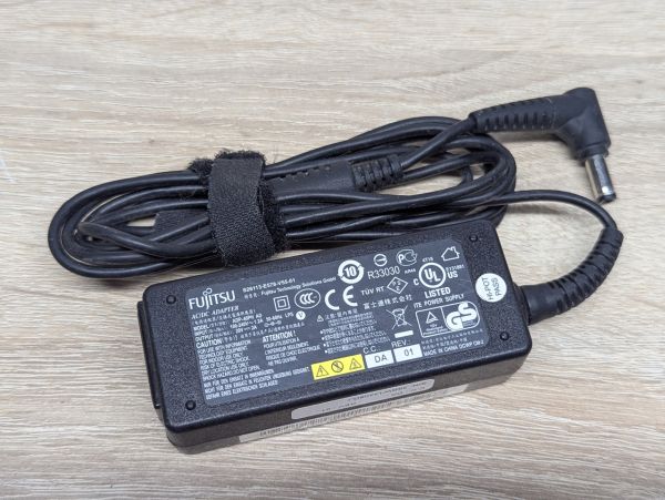 Б/В Блок живлення Fujitsu ADP-40PH AD,20V,2A,40W,5.5x2.5мм