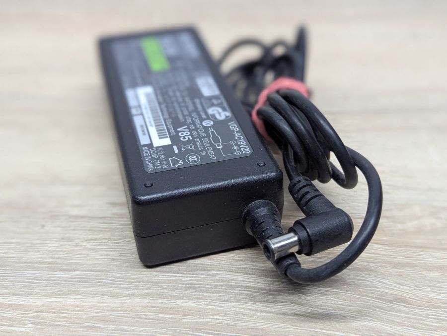 Б/В Блок живлення Sony VGP-AC19V20, 75 Вт,19.5V, 3.9A,6.5x4.4 мм