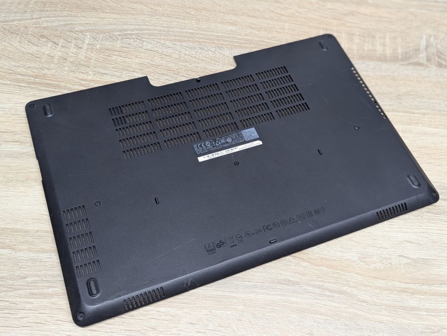 Б/В Нижня кришка корпусу для ноутбука Dell Latitude E5570 [ProductHub SKU 00VJ58]
