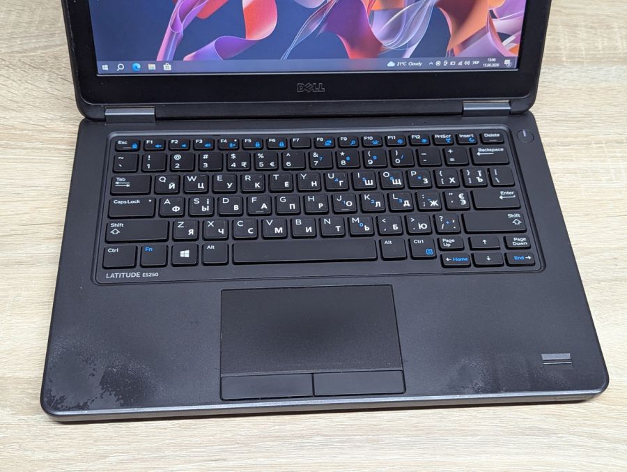 Ноутбук Б/В Dell Latitude E5250, Intel Core i5-5300U, DDR4 8 GB, SSD 128GB, 12.5" HD