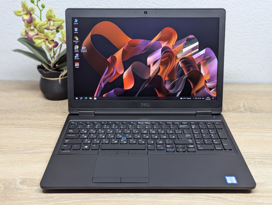 Ноутбук Б/В Dell Latitude 5580, Intel Core i5-6300U, DDR4 8 GB, SSD 256GB, 15.6" Full HD