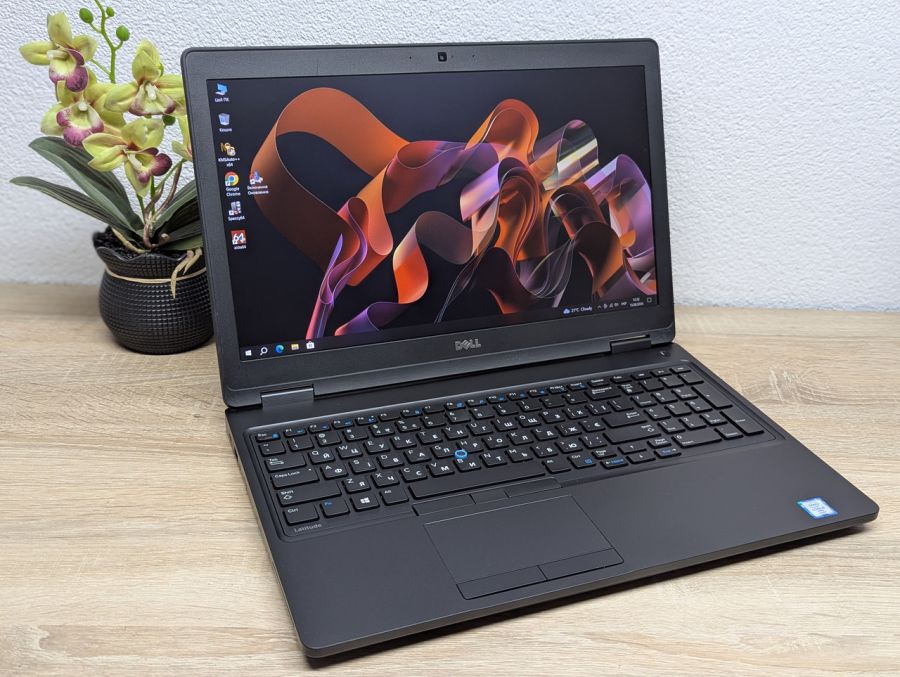 Ноутбук Б/В Dell Latitude 5580, Intel Core i5-6300U, DDR4 8 GB, SSD 256GB, 15.6" Full HD