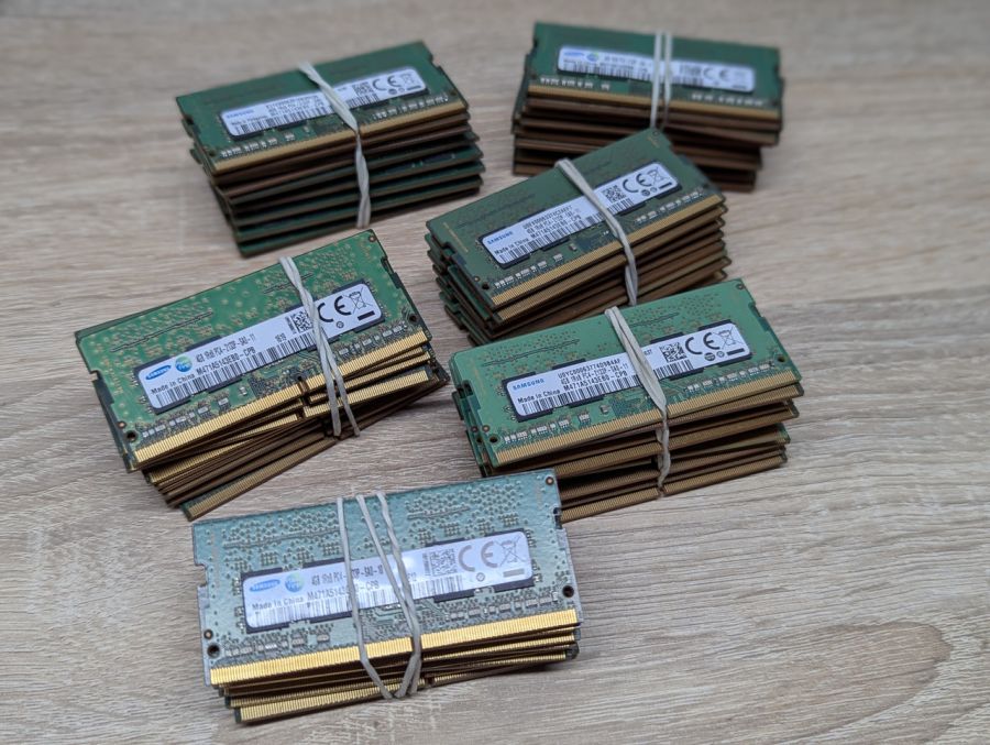 Б/В Оперативна пам'ять Samsung DDR4 4Gb 2133 МГц [ProductHub SKU Samsung4Gb2133]