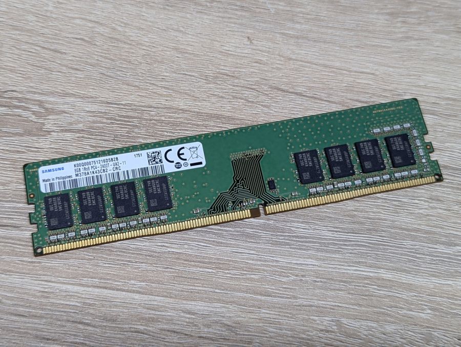 Б/В Оперативна пам'ять Samsung DDR4 8GB PC4-2400T DIMM
