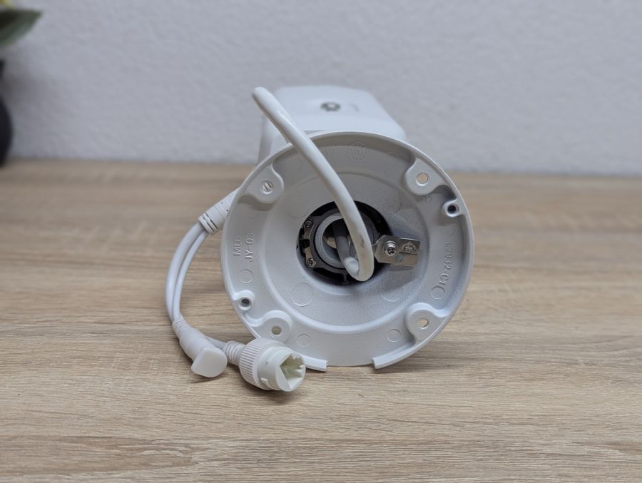 Б/В IP-камера Hikvision DS-2CD2T46G2-2I AcuSense з технологією DarkFighter