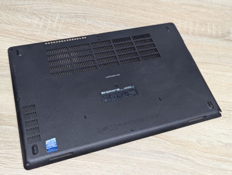 Б/В Піддон для ноутбука Dell Latitude 5590