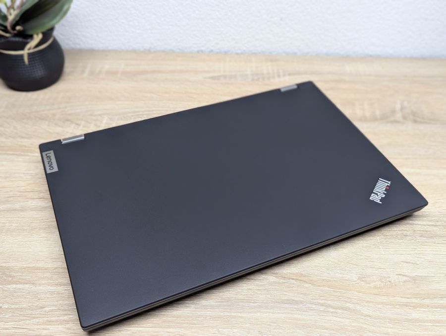 Ноутбук Б/В Lenovo ThinkPad P15 Gen 1, Intel Core i7-10750H, DDR4 16 GB, SSD 512GB + SSD 256GB, NVIDIA Quadro T2000 4 gb, 15.6" Full HD
