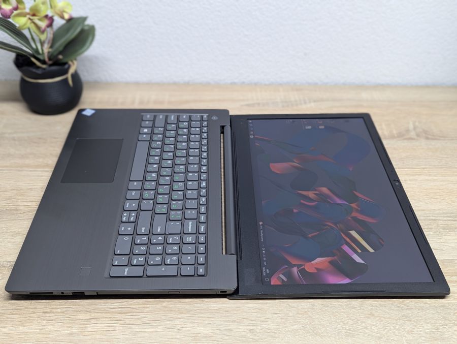 Ноутбук Б/В Lenovo V330-15IKB, Intel Core i3-7130U, DDR4 8 GB, SSD 128GB, 15.6" Full HD