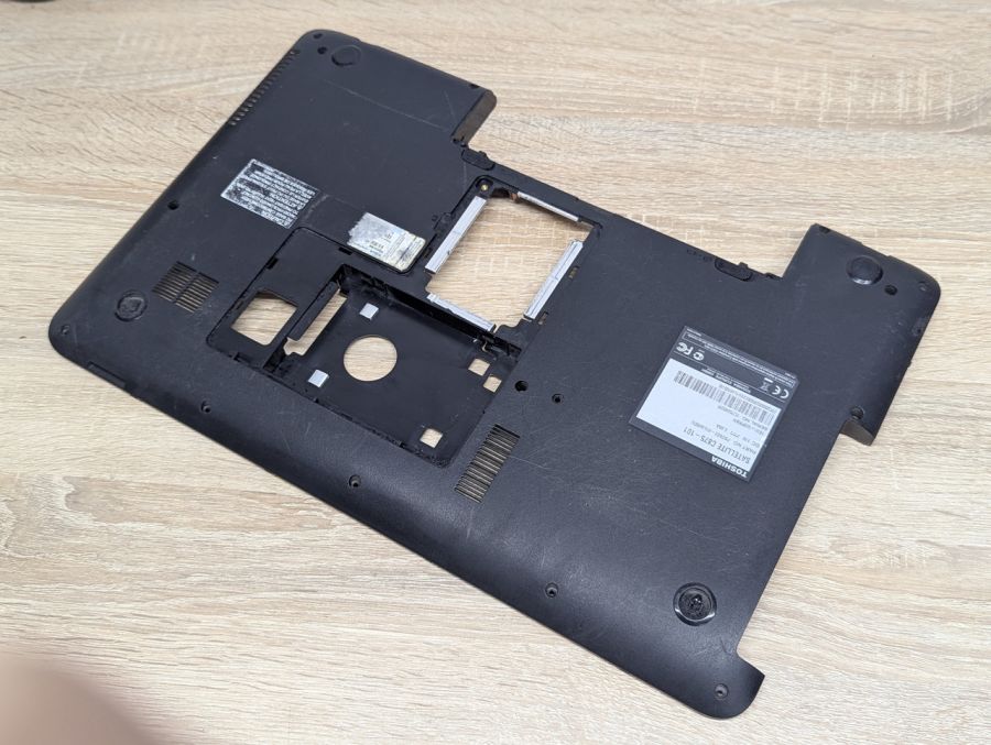 Б/В Піддон для ноутбука Toshiba Satellite C875-101