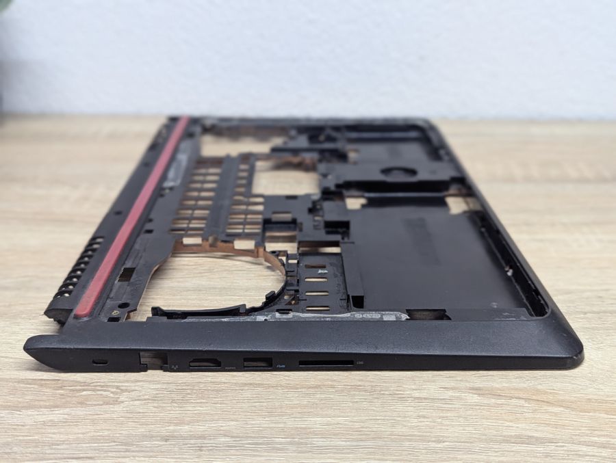 Б/В Піддон для ноутбука Dell Inspiron 15 7559,7557,5576,5577