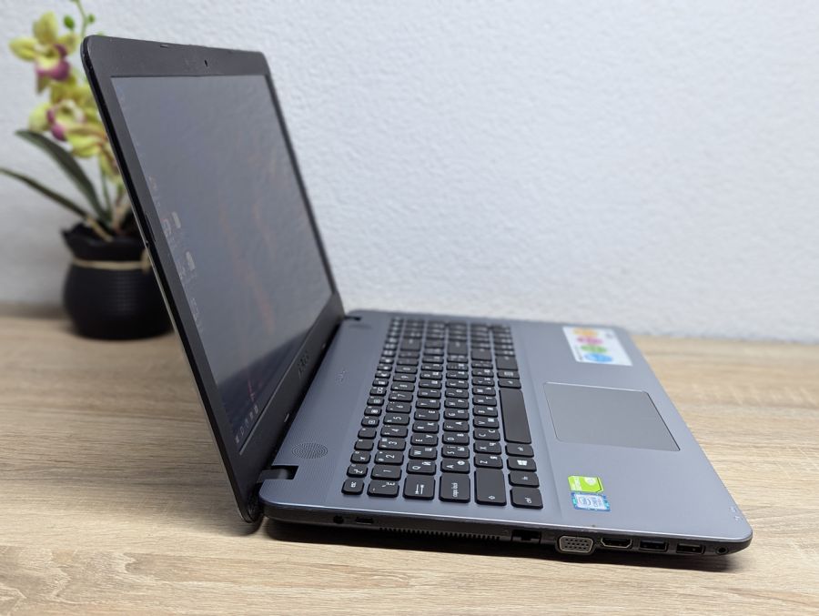 Ноутбук Б/В ASUS Vivobook X541U, Intel Core i5-7200U, DDR4 12 GB, SSD 256GB, NVIDIA GeForce 920M 2Gb, 15.6" Full HD