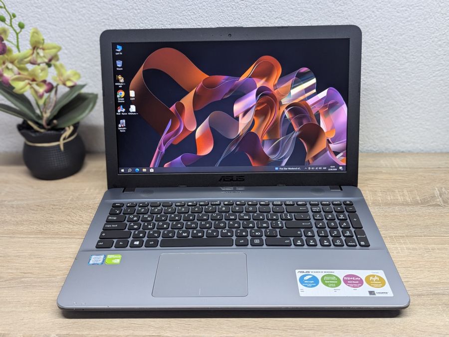 Ноутбук Б/В ASUS Vivobook X541U, Intel Core i5-7200U, DDR4 12 GB, SSD 256GB, NVIDIA GeForce 920M 2Gb, 15.6" Full HD