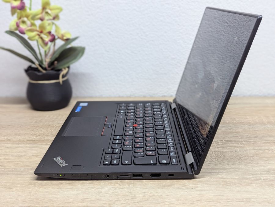 Ноутбук Б/В Lenovo Yoga 260, Intel Core i5-6300U, DDR4 8 GB, SSD 256GB, Intel Skylake HD Graphics, 12" Full HD Сенсор
