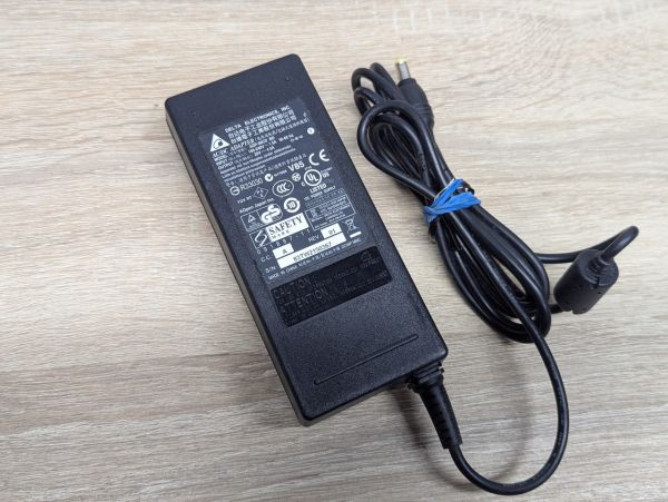 Б/В Блок живлення Delta 90W,20V,4.5A,5.5 х 2.5 мм