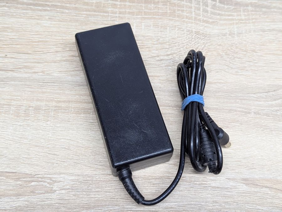 Б/В Блок живлення 90W,19V, 4.74A,5.5 х 2.5 мм