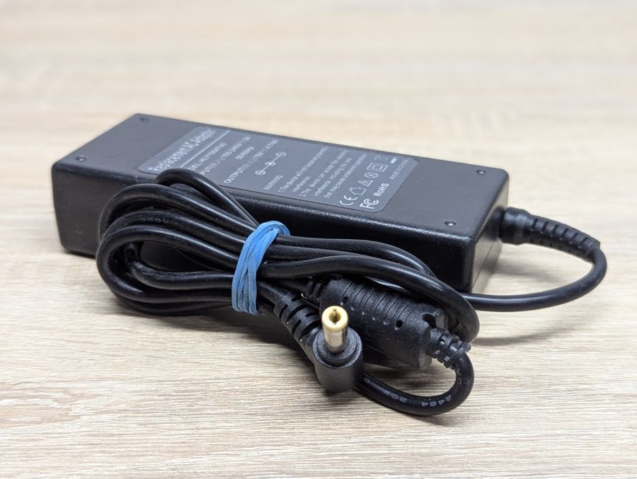 Б/В Блок живлення 90W,19V, 4.74A,5.5 х 2.5 мм