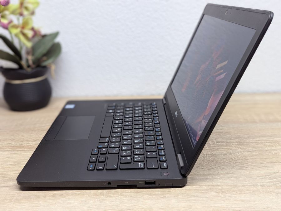 Ноутбук Б/В Dell Latitude E7270, Intel Core i5-6300U, DDR4 8 GB, SSD 256GB, 12" HD