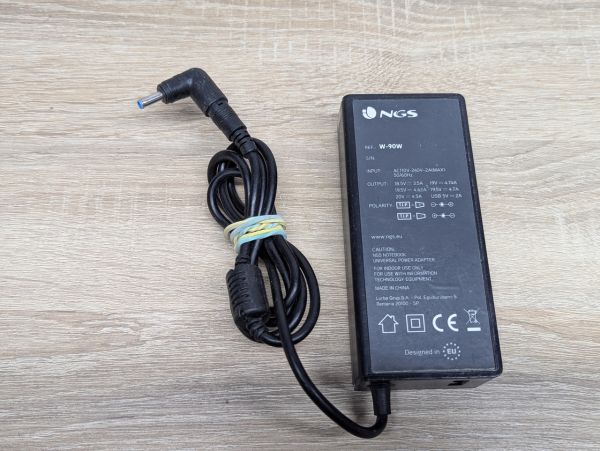 Б/В Універсальний блок живлення NGS W-90W,19.5V,4.62A,4.5 x 3.0 мм
