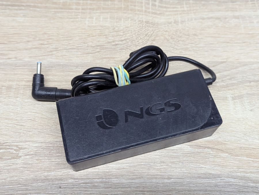 Б/В Універсальний блок живлення NGS W-90W,19.5V,4.62A,4.5 x 3.0 мм