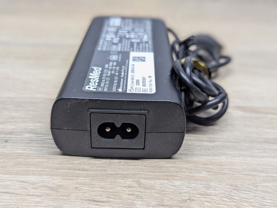 Б/В Блок живлення для медичного обладнання ResMed 390000,65W,24 V,2.71 A,роз'єм ResMed