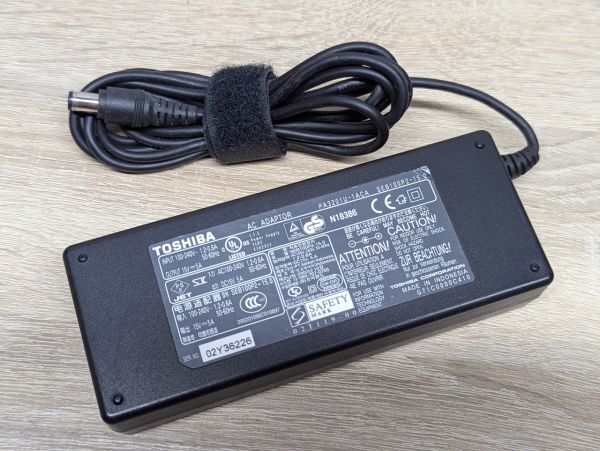 Б/В Блок живлення Toshiba SEB100P2,75W,15 V, 5 A,6.3 x 3.0 мм