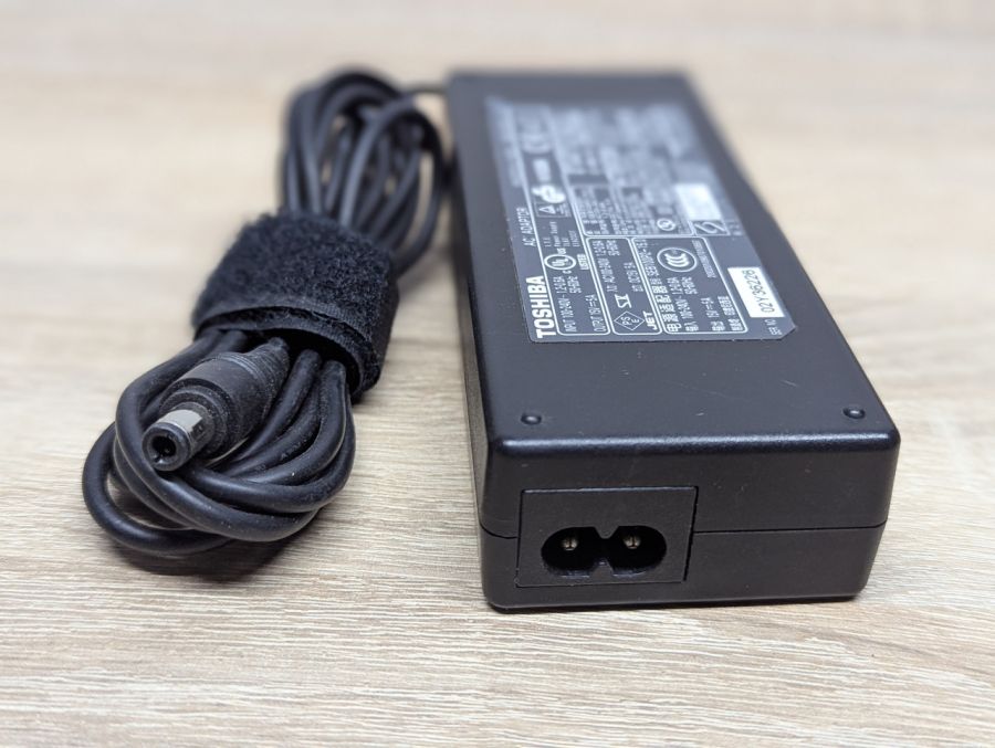 Б/В Блок живлення Toshiba SEB100P2,75W,15 V, 5 A,6.3 x 3.0 мм