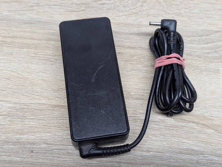 Б/В Блок живлення BSY 40W,19V,2.1A,3.0 x 1.1 мм