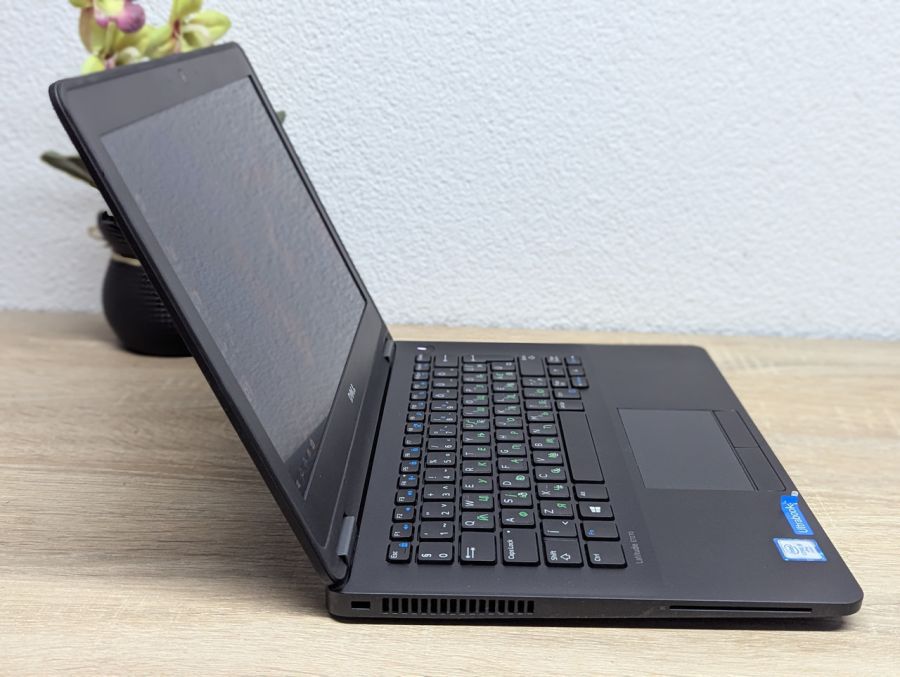 Ноутбук Б/В Dell Latitude E7270, Intel Core i5-6300U, DDR4 8 GB, SSD 512GB, 12" HD