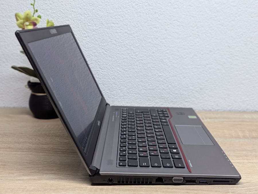 Ноутбук Б/В Fujitsu E744, Intel Core i5-4210M, DDR3 8 GB, SSD 128GB, 14" HD