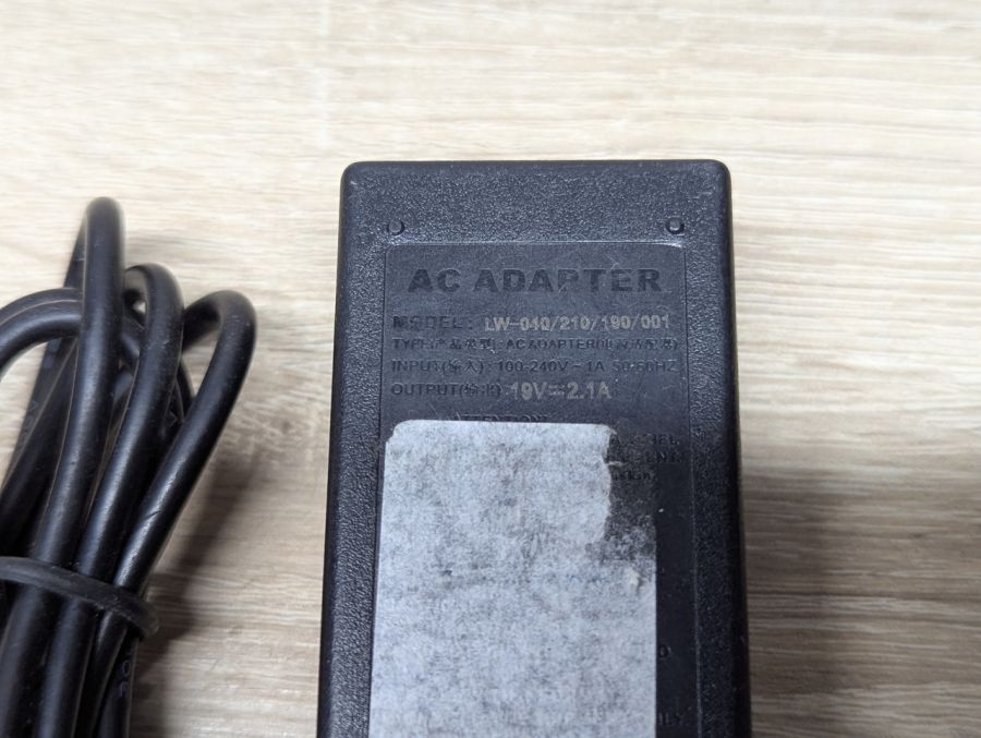 Б/В Блок живлення 40W 19V 2.1A 3.0 х 1.1 мм
