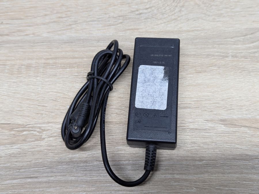 Б/В Блок живлення 40W 19V 2.1A 3.0 х 1.1 мм [ProductHub SKU LW-040/210]