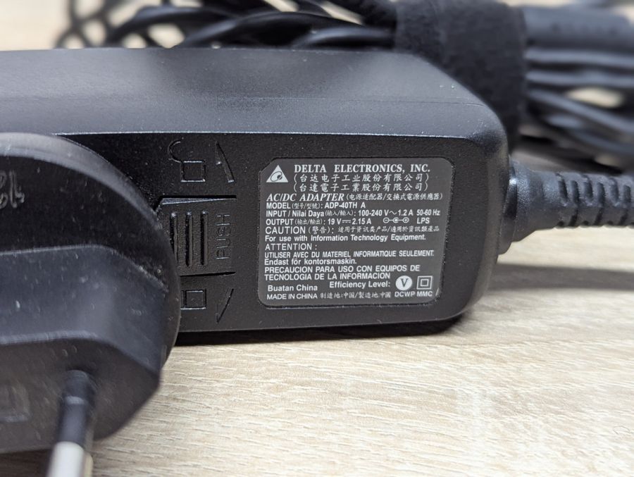 Б/В Блок живлення Delta Electronics ADP-40TH A,40W,19V,2.15A,5.5 х 1.7 мм