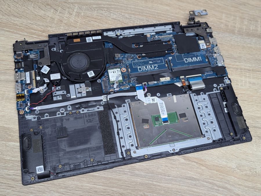 Б/В Коплект корпусу з материнською платою Core i5-10210U для Dell Latitude 3510 [ProductHub SKU КоплектDell3510]