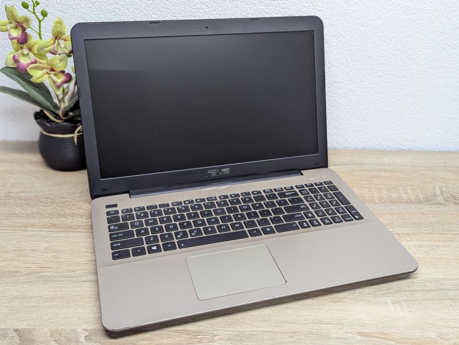 Б/В Ноутбук Asus R556L під відновлення або розбір