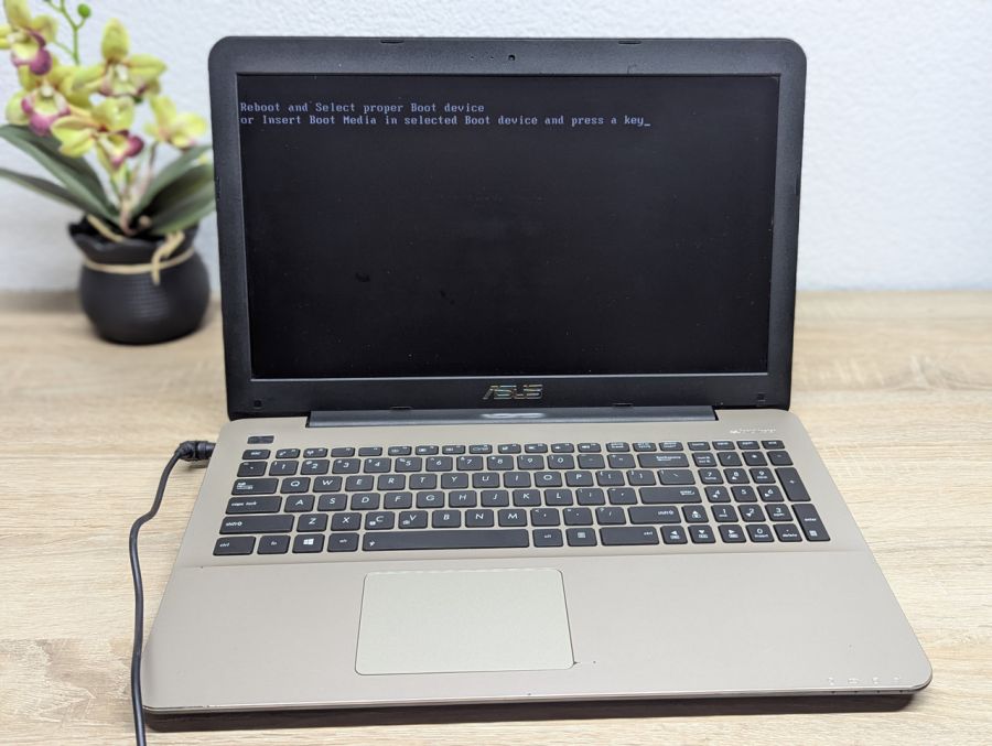 Б/В Ноутбук Asus R556L під відновлення або розбір [ProductHub SKU Asus181]