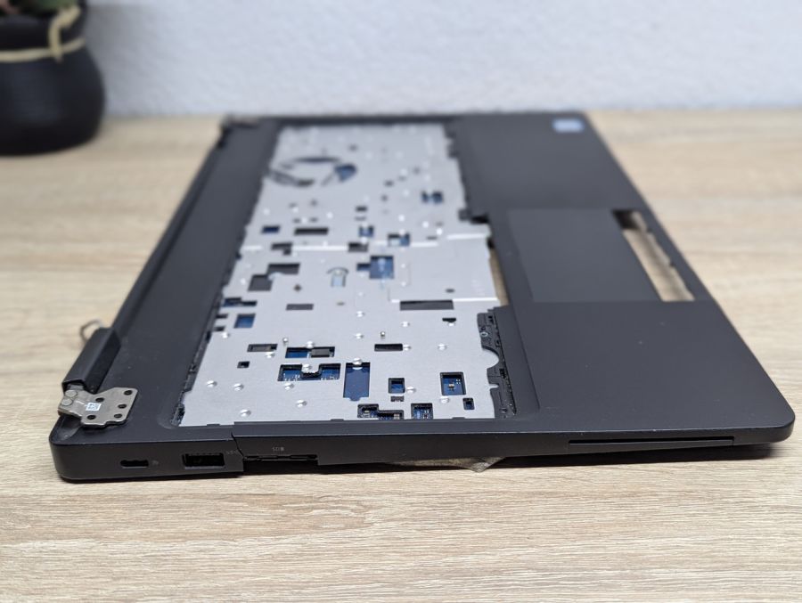 Б/В Частина корпусу+материнська плата для ноутбука Dell Latitude 5580 під розбір